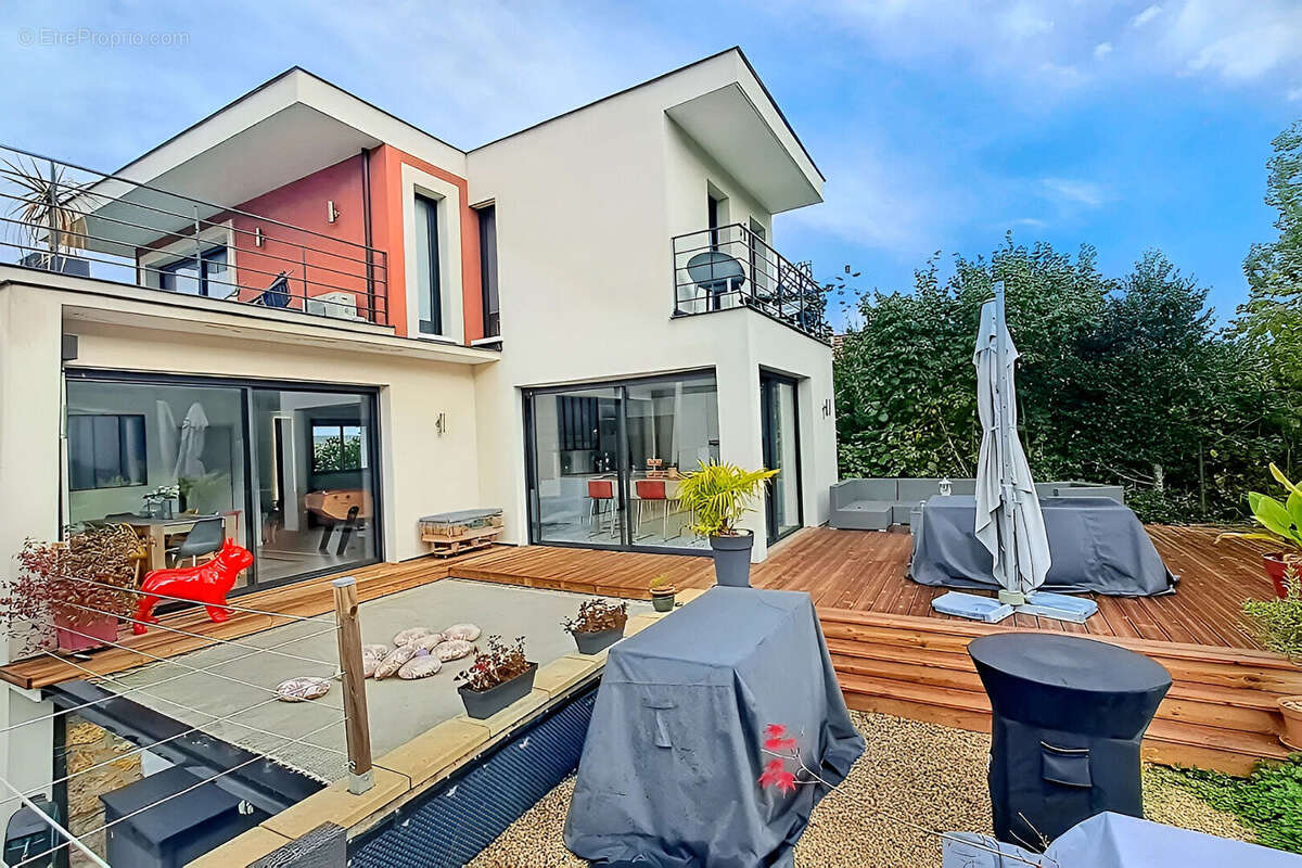 Maison à SAINT-REMY-LES-CHEVREUSE