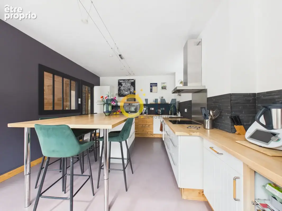 Nouveauté à Brioude ! Magnifique maison en pierre de 200 m2 entièrement rénovée, offrant un cadre de vie privi - photo 11