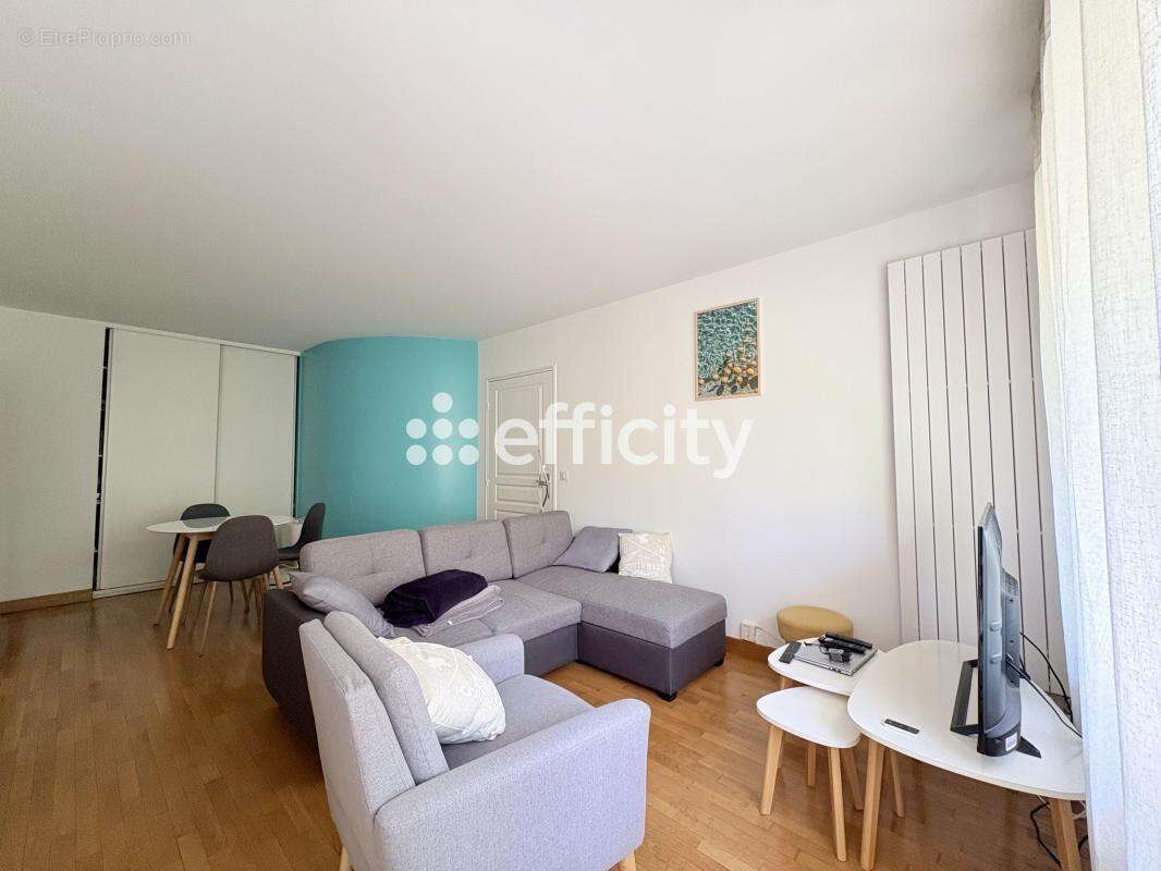 Appartement à COURBEVOIE