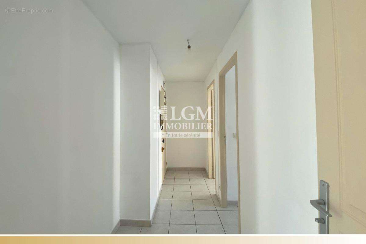 T4 traversant de 84 m² – Garage fermé – DPE B – Aucun travaux à prévoir - photo 9