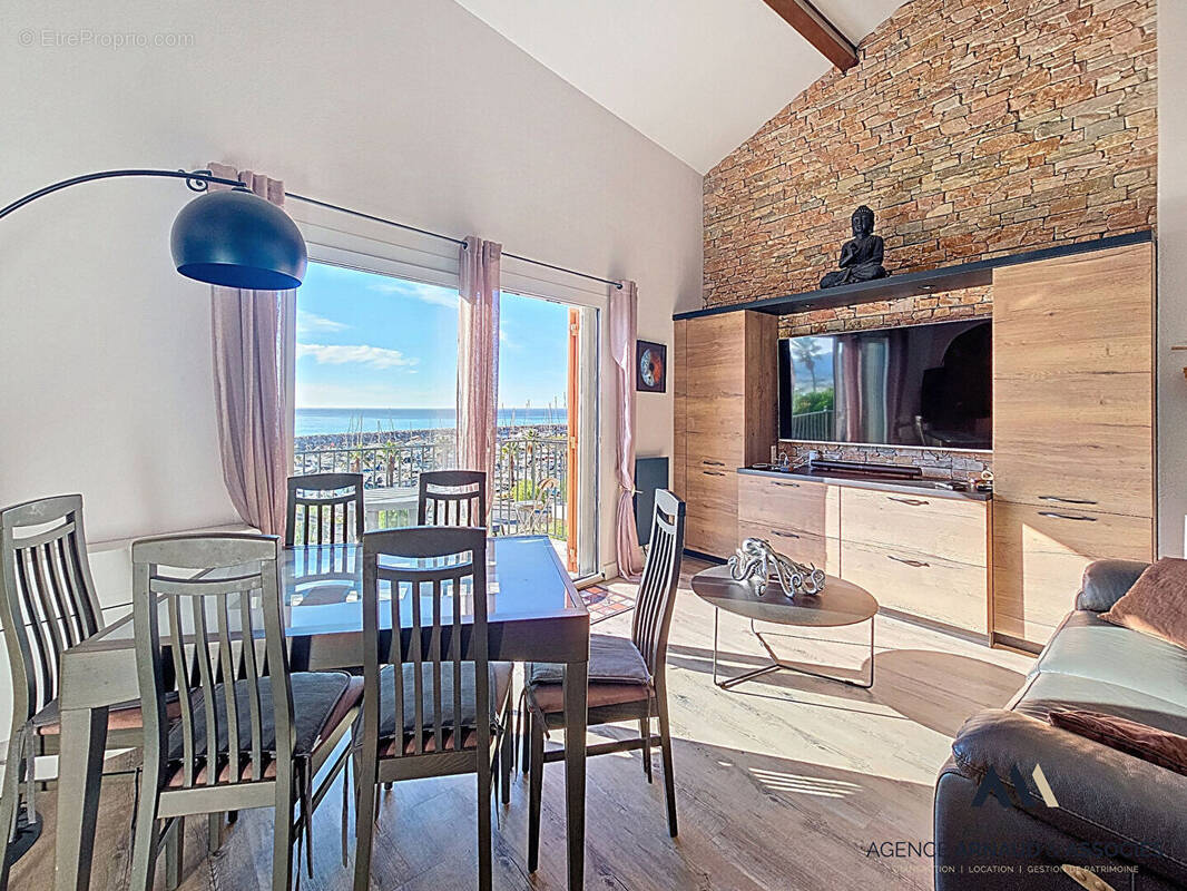 Appartement à SAINT-CYR-SUR-MER