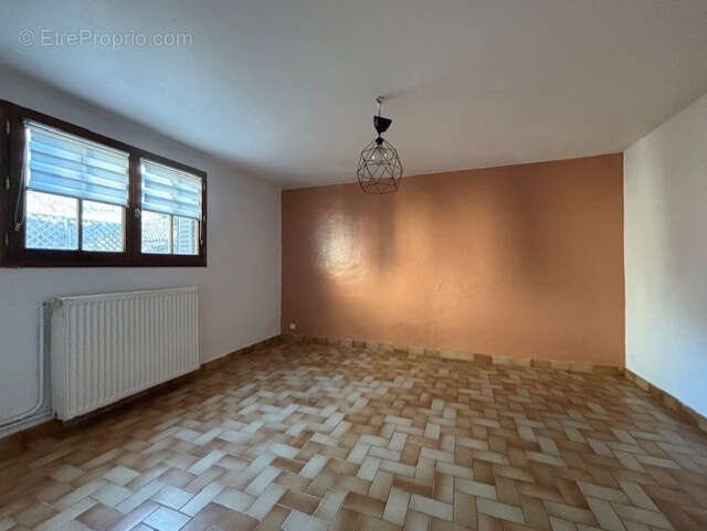 EXCLUSIVITE, maison 2 chambres, terrasse, jardin et dépendance en quartier historique. - photo 8