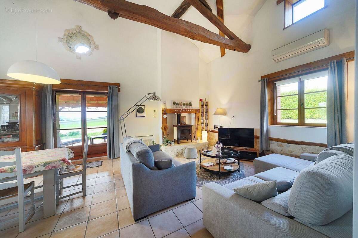 Jolie propriété de caractère à proximité de Lauzerte - Maison familiale ou double habitation sur 2 912 m² - photo 13