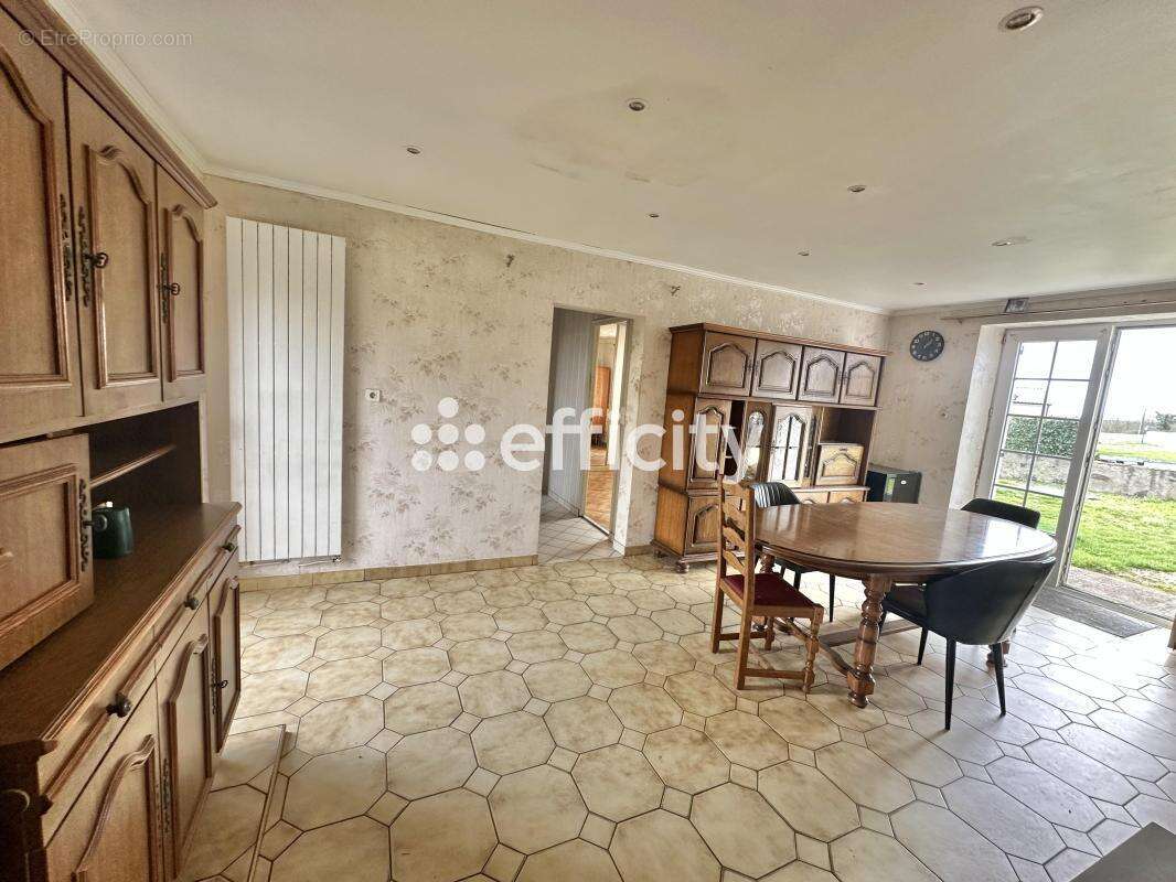 Maison à SAINT-JULIEN-DE-CONCELLES