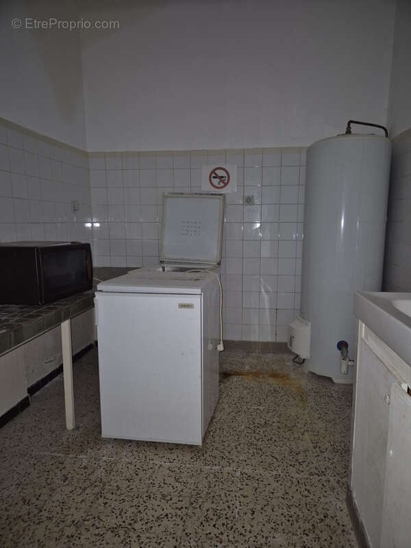 Bâtiment industriel à vendre   Alès • ±660 m2 sur terrain clos 1 389 m2 - photo 24