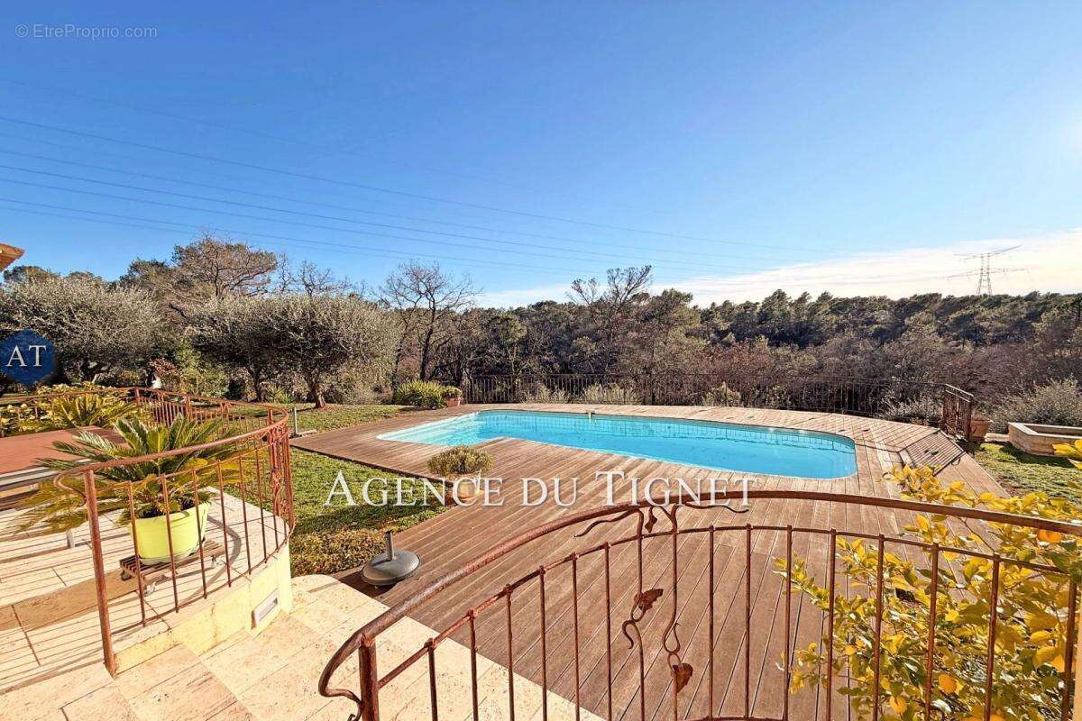 Maison à SAINT-CEZAIRE-SUR-SIAGNE