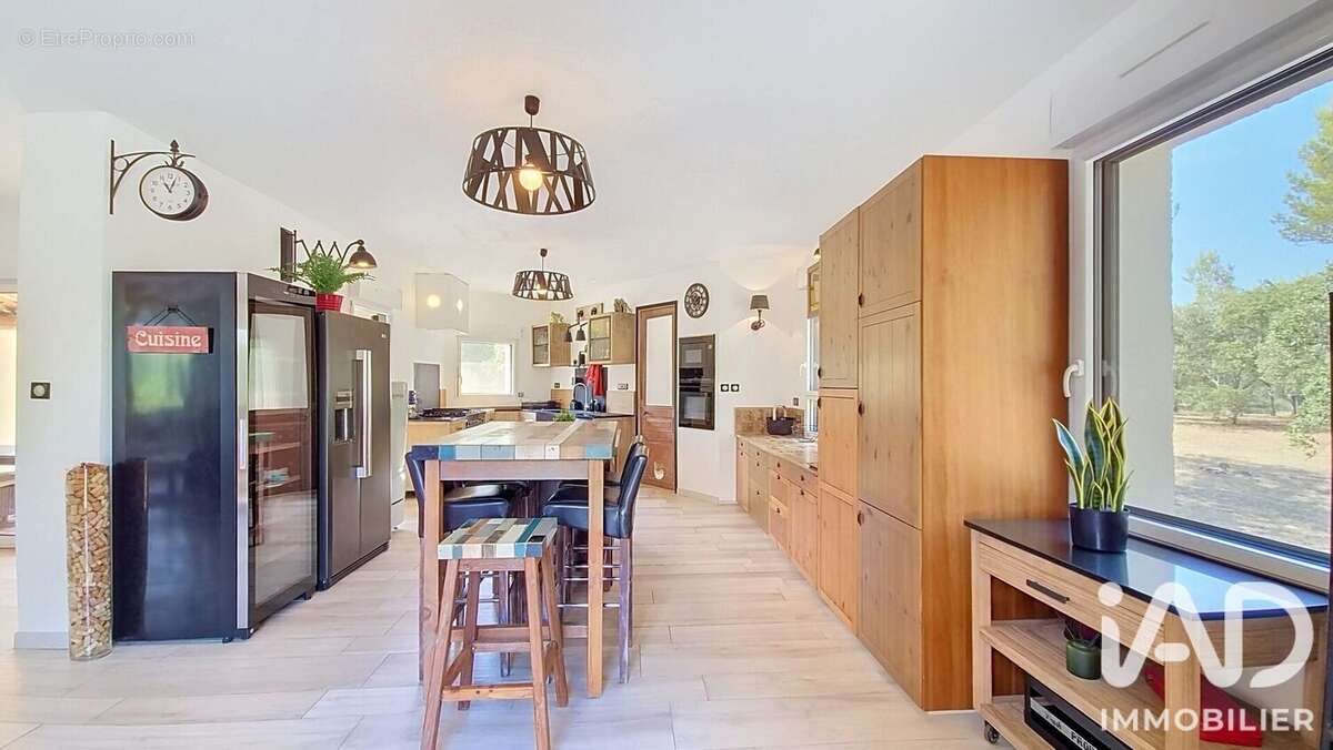 Maison 250 m² à Venasque  - photo 8