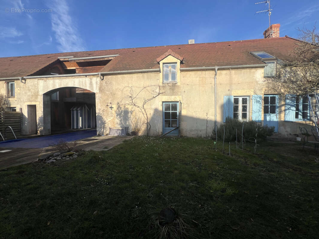 Maison à VARENNES-VAUZELLES