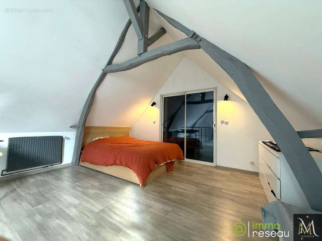 Maison à JENLAIN