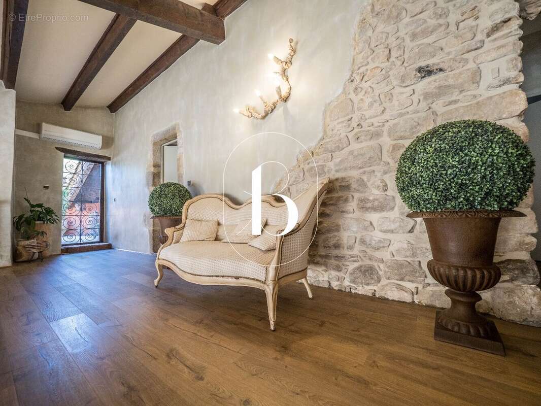 Maison à SAINT-LAURENT-DE-CARNOLS