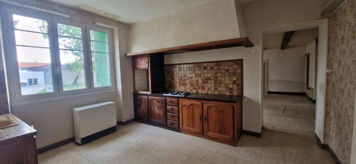 Maison à CROIX-CHAPEAU