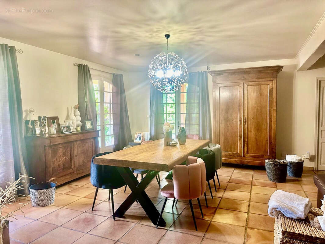 Maison à SUZE-LA-ROUSSE