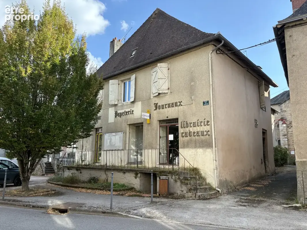 Coussac Bonneval immeuble - ancien magasin et appartement F3 - photo 17