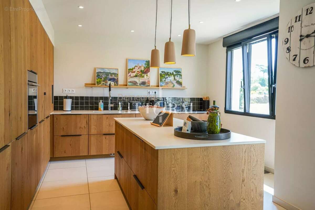 Propriété rénovée atypique dans un environnement paisible - photo 6