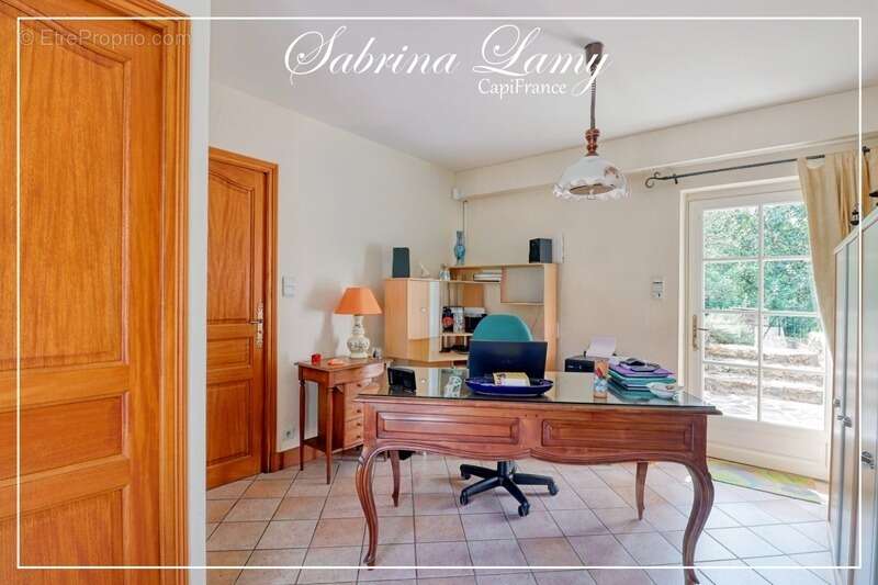 À Vendre : Élégante Propriété de Prestige en Pierre Meulière - 214 m² sur 2508 m² de Terrain - 5 chambres - photo 12