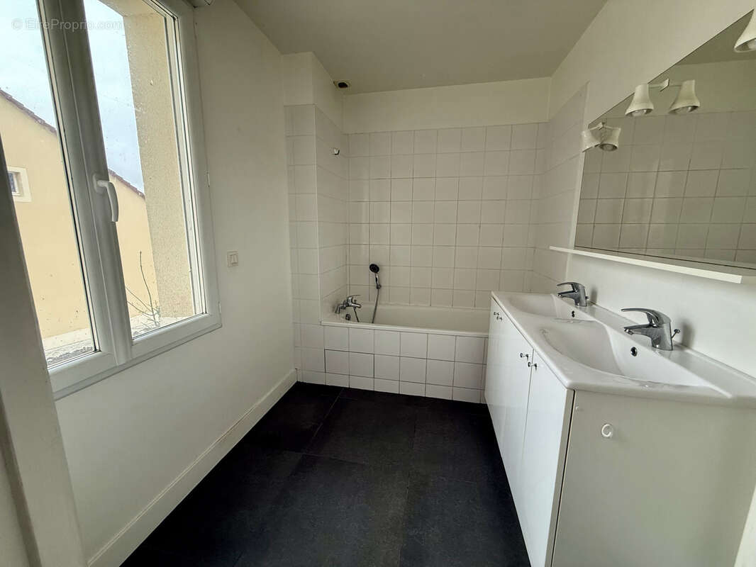 Maison à MORAINVILLIERS