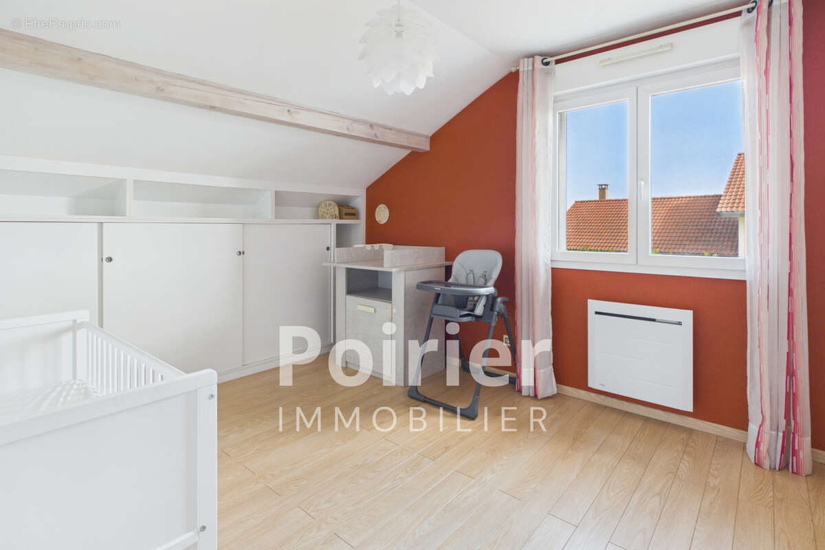 Maison contemporaine 6 pièces de 140 m2 avec piscine - photo 7