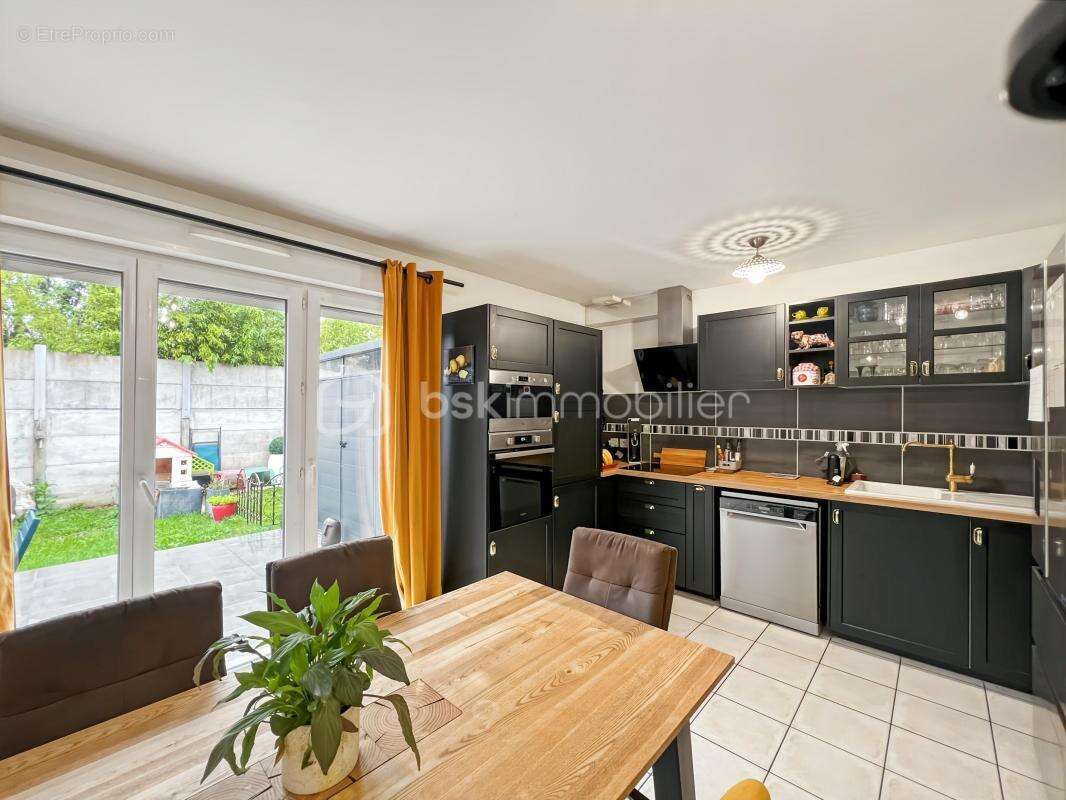 Maison à JANVILLE-SUR-JUINE