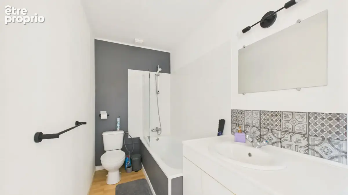 Exceptionnelle propriété de village avec gîte et piscine chauffée - Excellent potentiel de revenus - photo 13