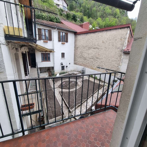 Saint-Claude, rue du Collège, Appartement T2 de 51 m2 vendu loué   Idéal investisseur - photo 5