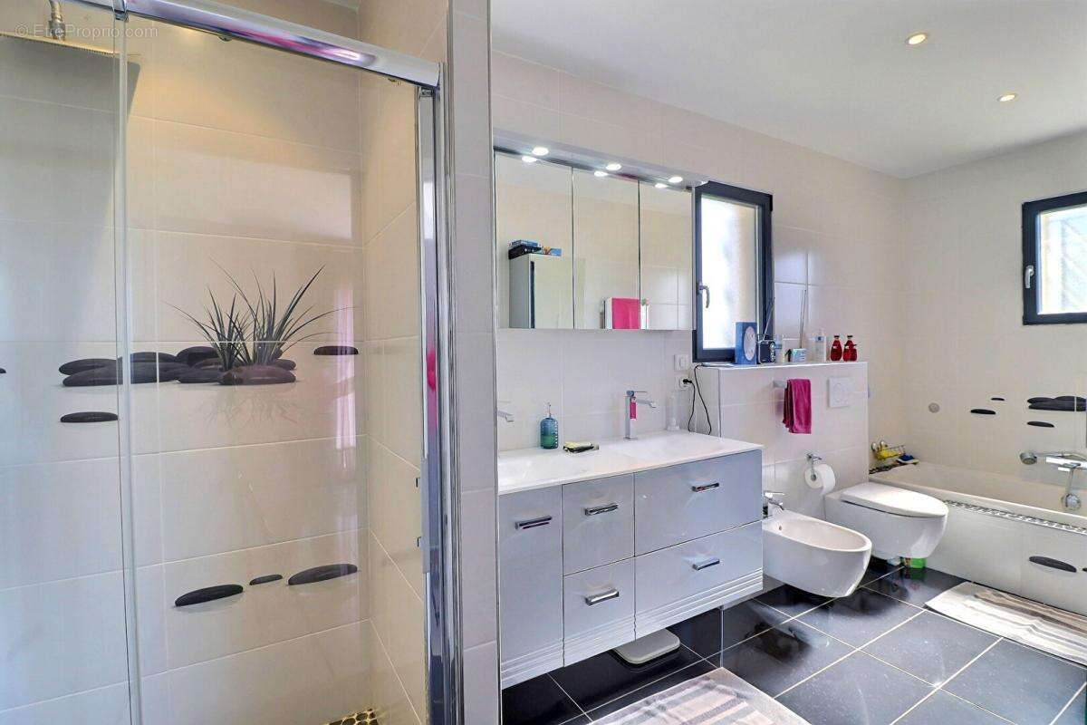 Maison à SAINT-CYR-SUR-MER