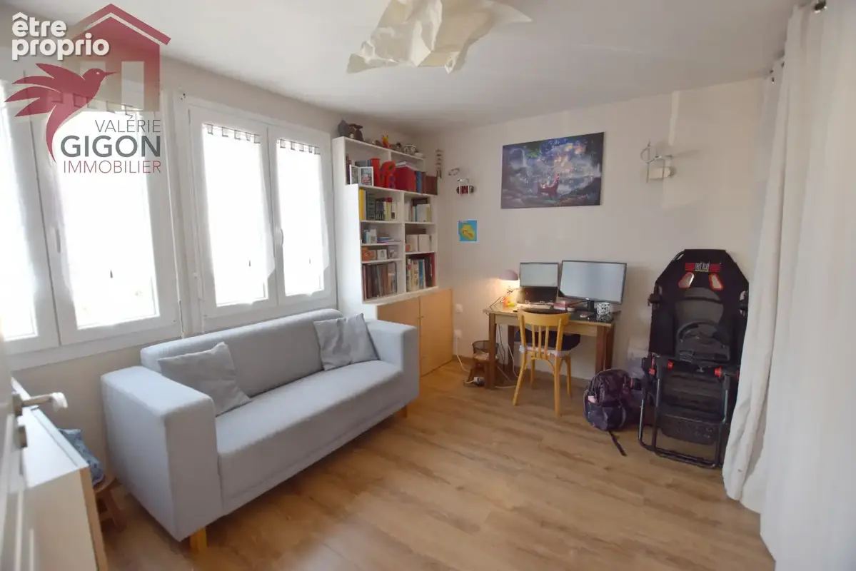 Venez découvrir cette CHARMANTE MAISON TRADITIONNELLE construite en 1957 et entièrement rénovée, offrant un ca - photo 8