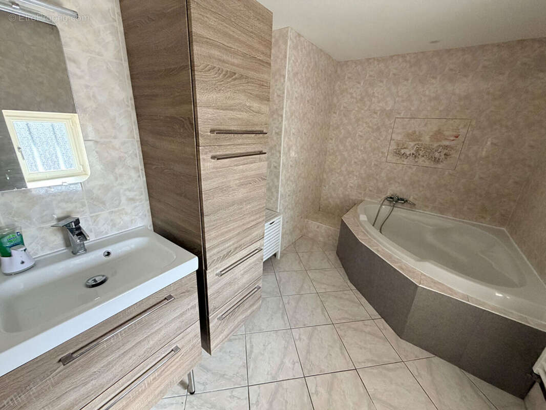 Maison de village L'isle d'Abeau 5 pièce(s) 121 m2 - photo 10