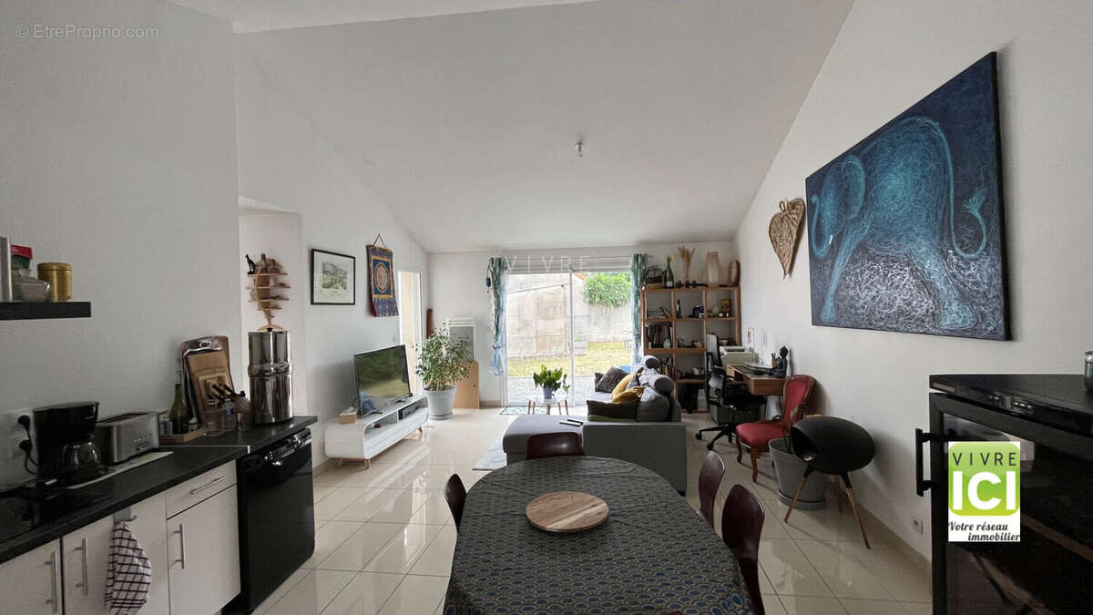 Maison à LA CHAPELLE-BASSE-MER