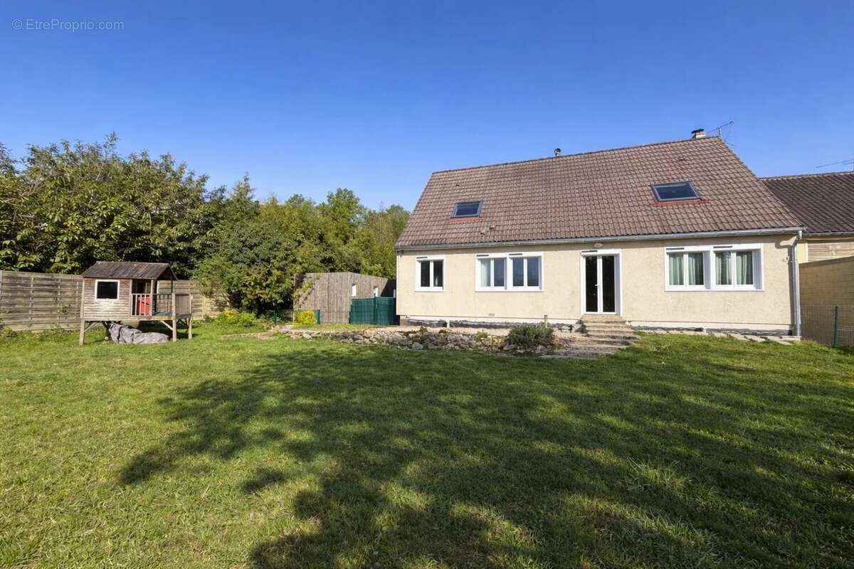 Maison à VILLENEUVE-LE-COMTE