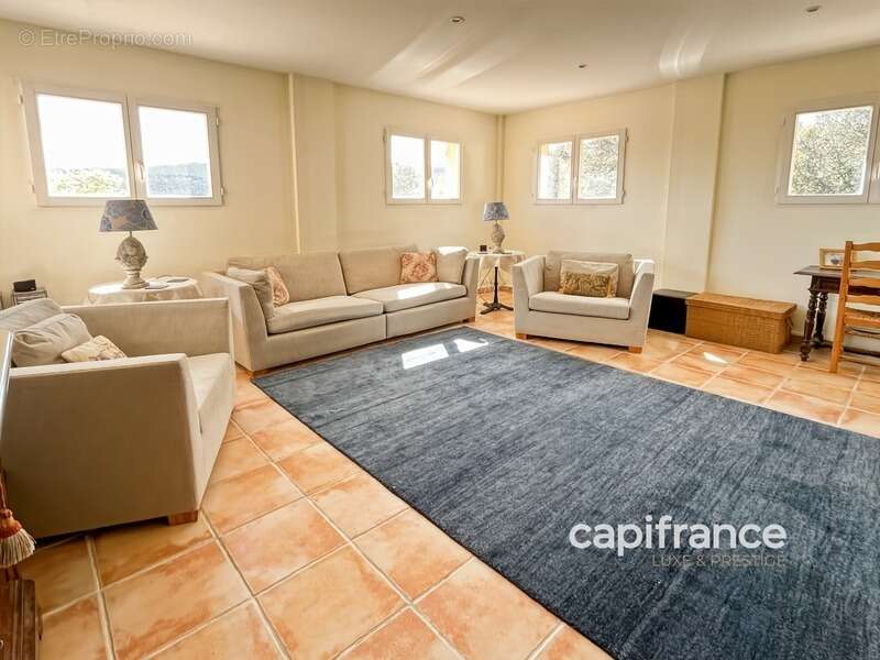 Maison à BAGNOLS-EN-FORET