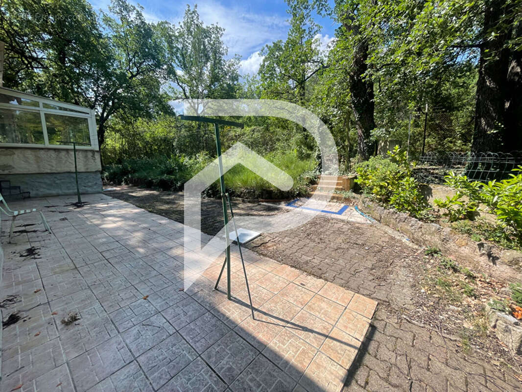 Maison à LE PUY-SAINTE-REPARADE