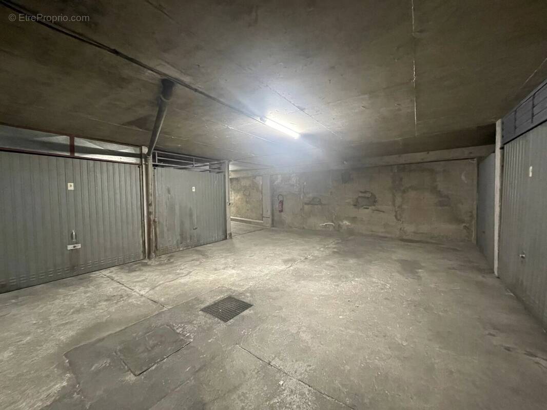 Parking à PARIS-15E