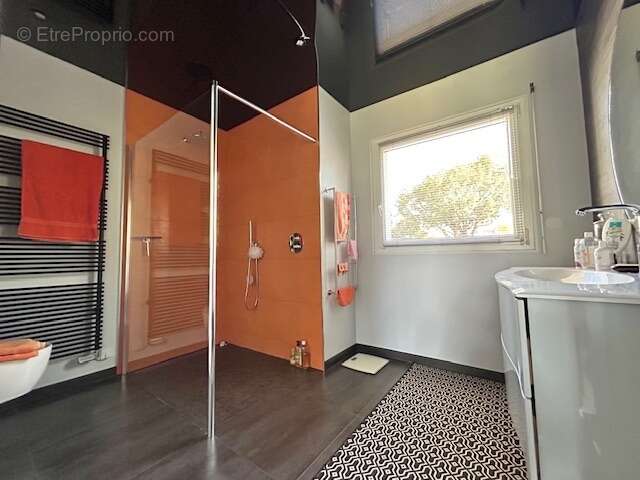 Maison à SAINT-ETIENNE-DE-TULMONT