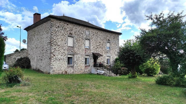 Maison à CHALUS