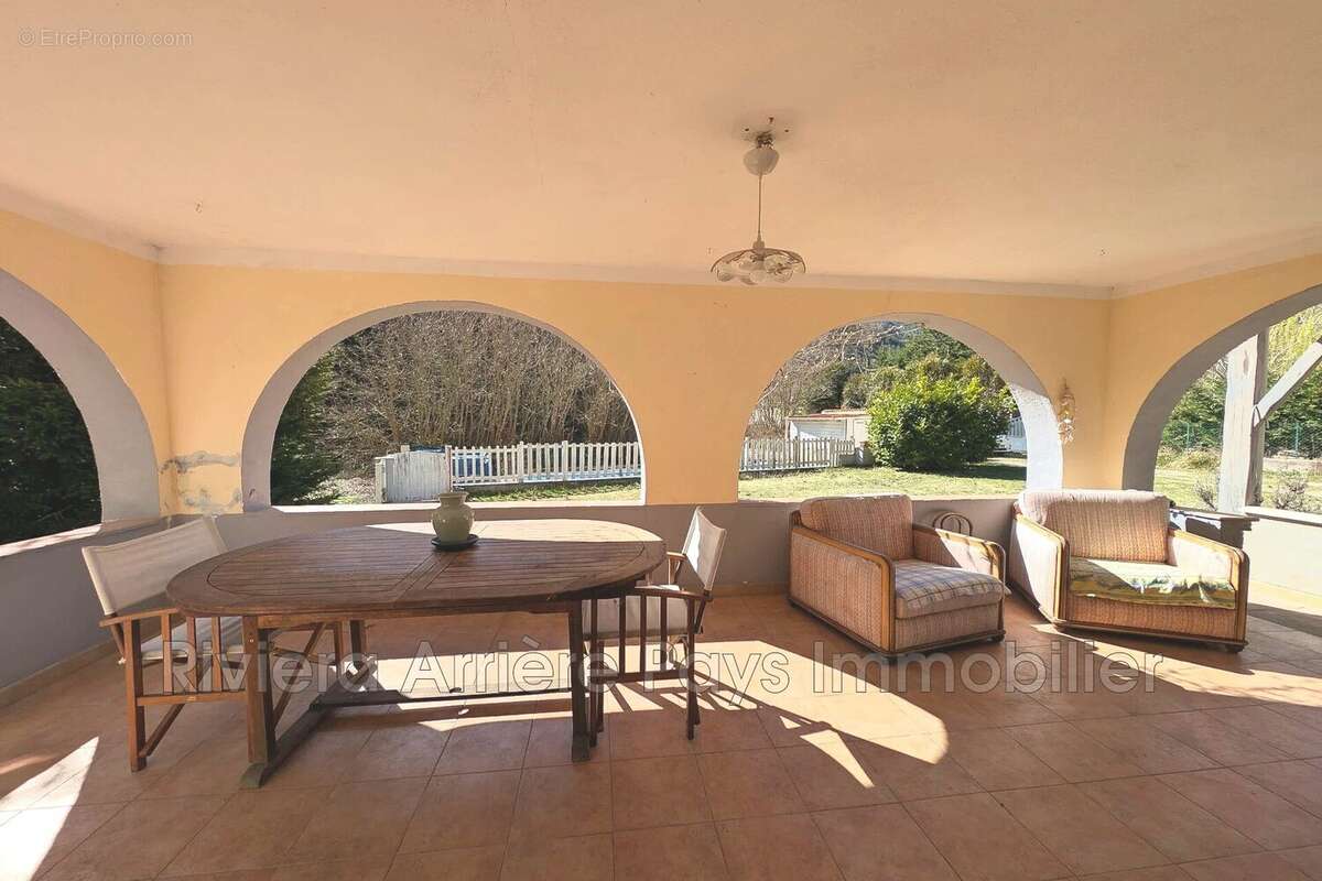 Maison à PUGET-THENIERS