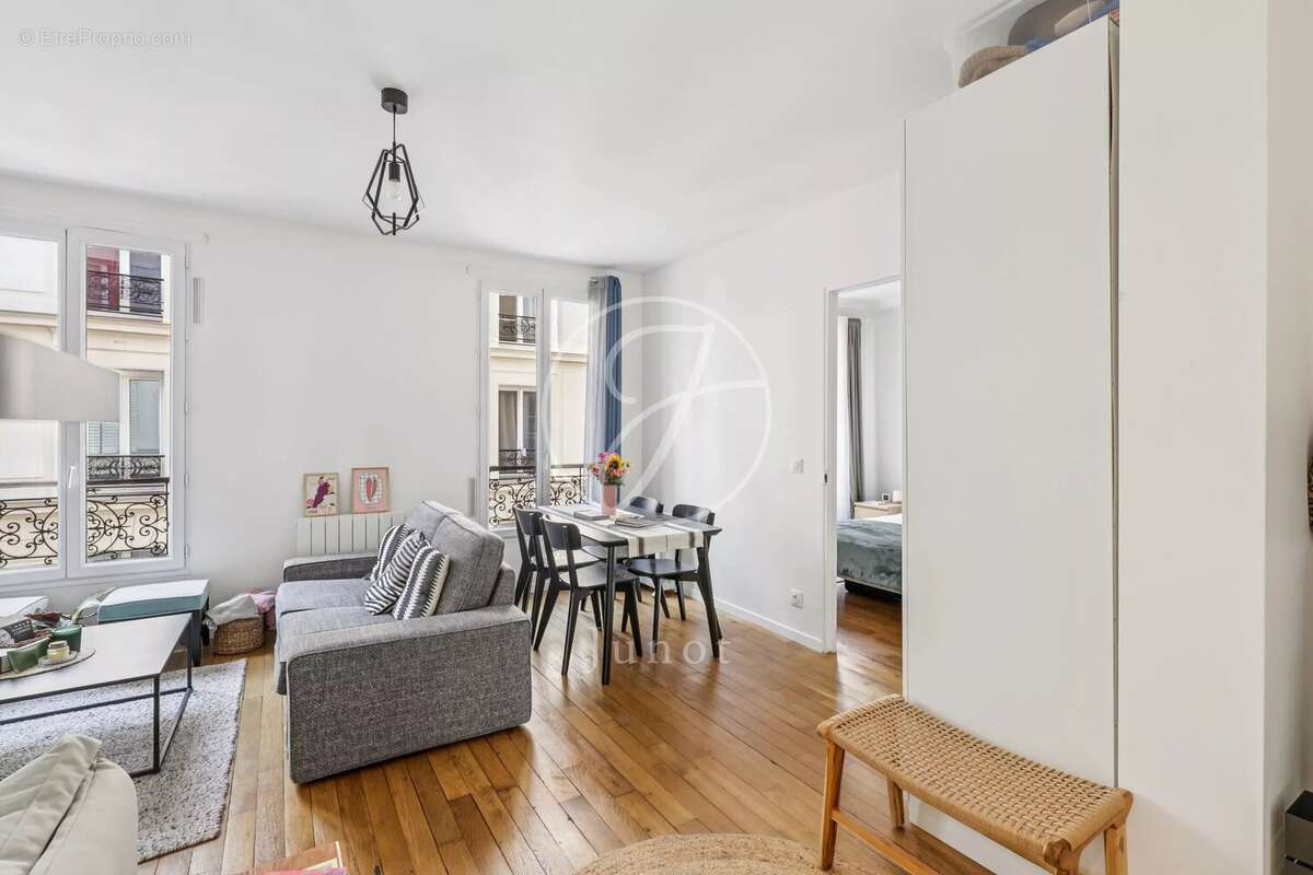Appartement à PARIS-16E
