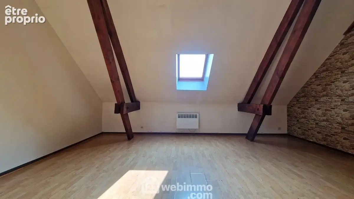 Il bénéficie d'une lumière traversante