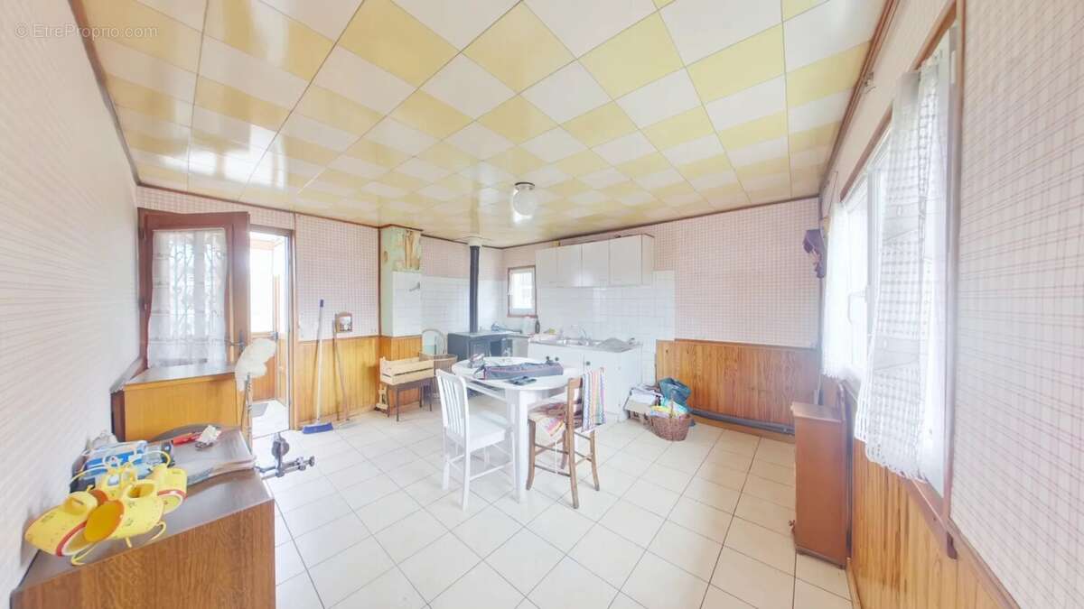 Maison de plain-pied isolée sur un terrain de 2213m² - photo 2