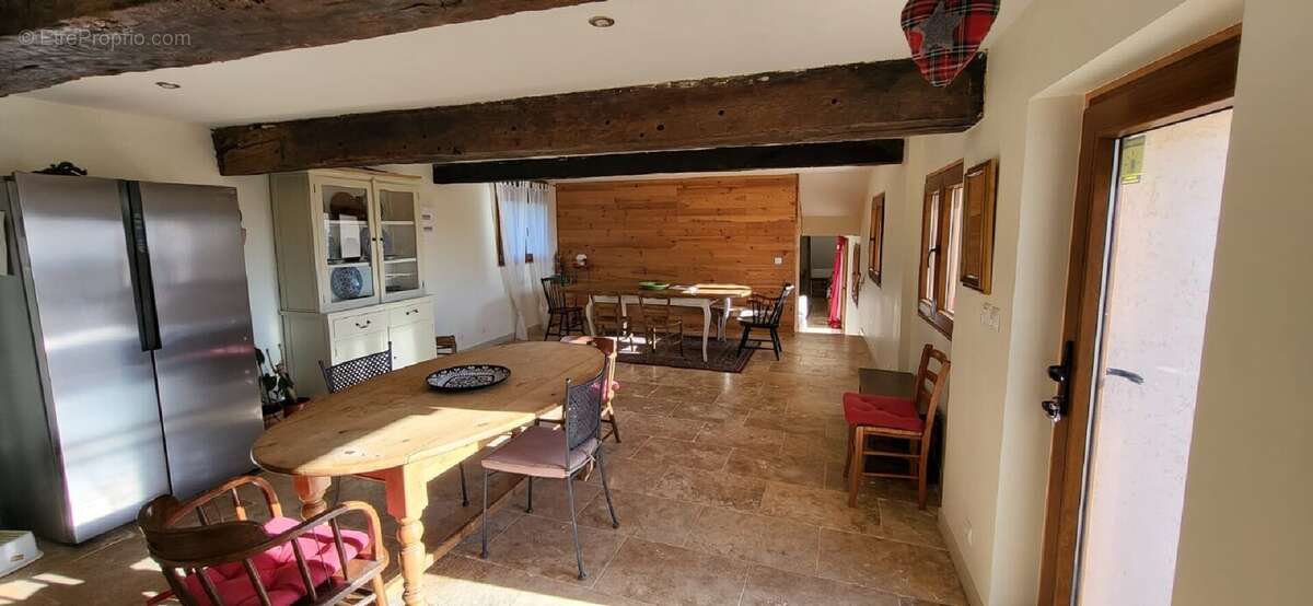 Maison 311 m² à Saint-Amour-Bellevue  - photo 5