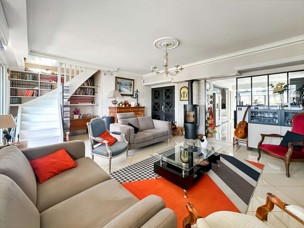 Maison à VERRIERES-LE-BUISSON