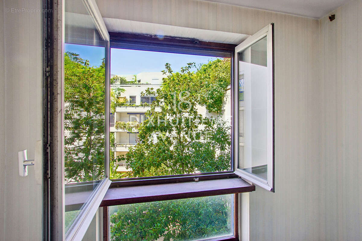 Rue Doudeauville-85m²- Balcon - photo 8