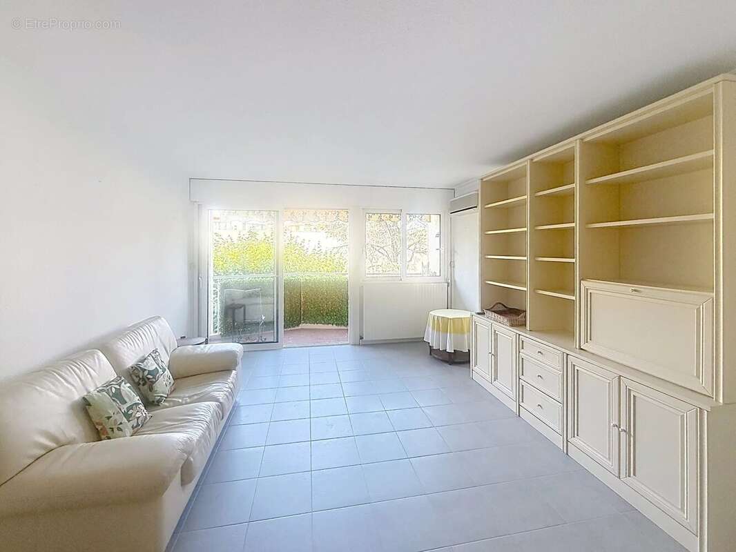 Cannes tassigny : residence seniors grand 2 pieces refait neuf - photo 10