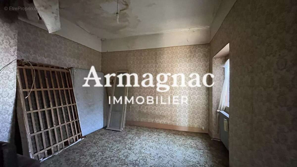 Maison à VIC-FEZENSAC