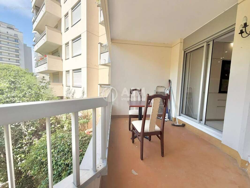 Appartement à COURBEVOIE