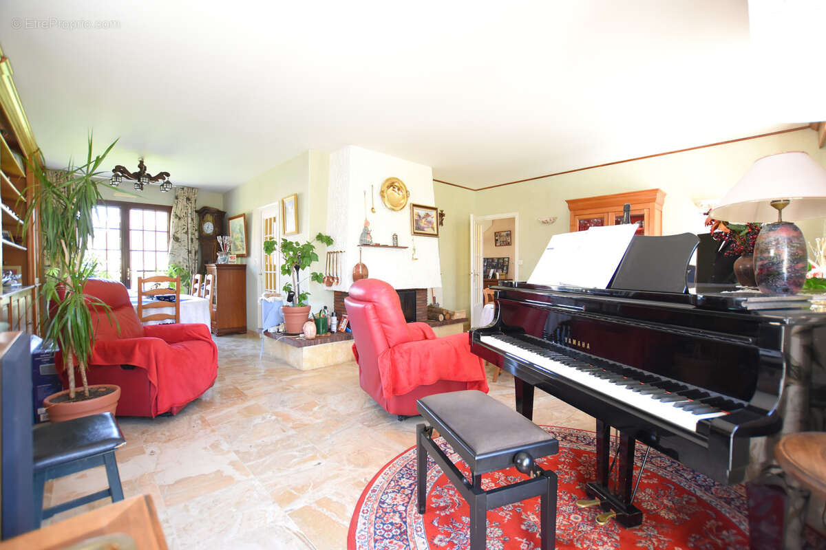 Maison à LES ESSARTS-LE-ROI