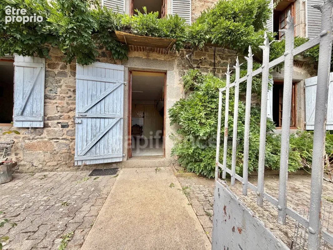 Maison en pierre de 150 m2, 4 chambres, terrain de 2 000 m2 + 9 383 m2 en fermage, combles aménageables de 75 m2, puits, garage  - photo 3