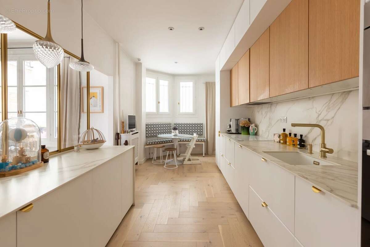 Appartement à PARIS-16E