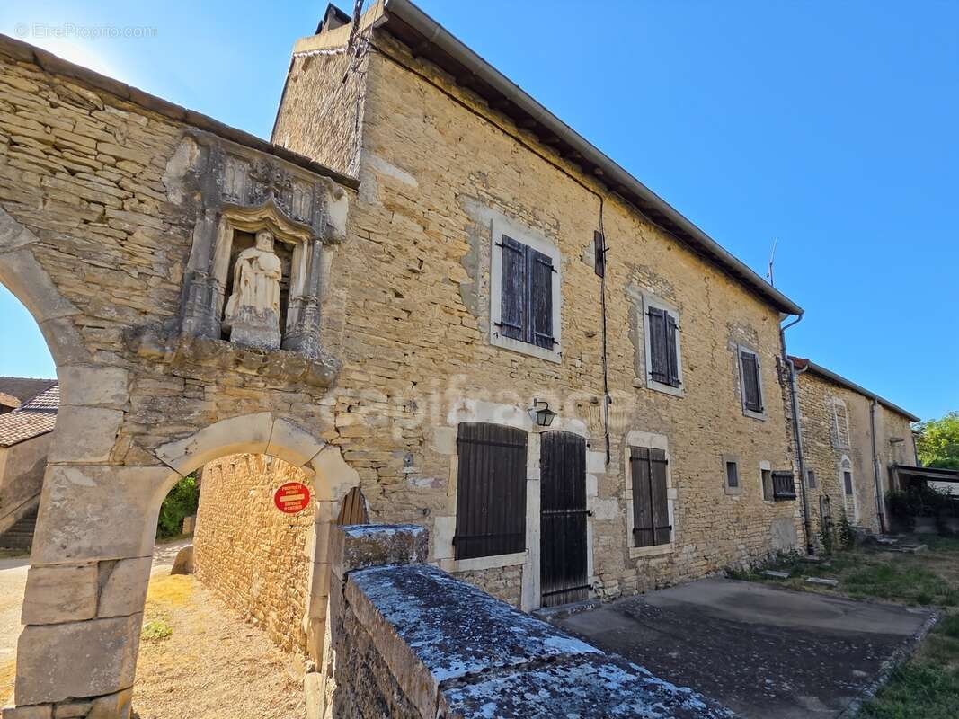 Maison en pierre à renover - photo 2