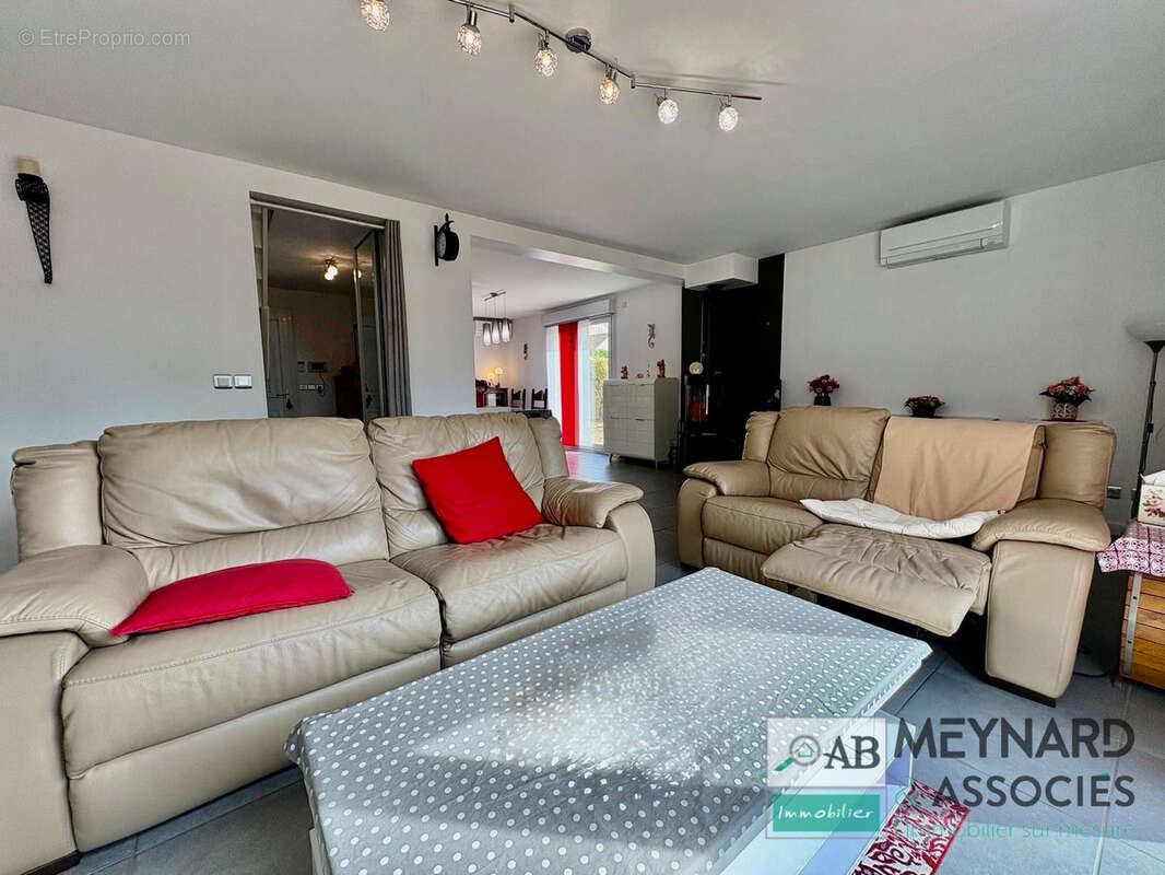 A vendre SAINT-GERMAIN-SUR-MORIN  maison indépendante 155.19 M2 , 5 chambres ,garage double ,terrain 612 M2 - photo 4