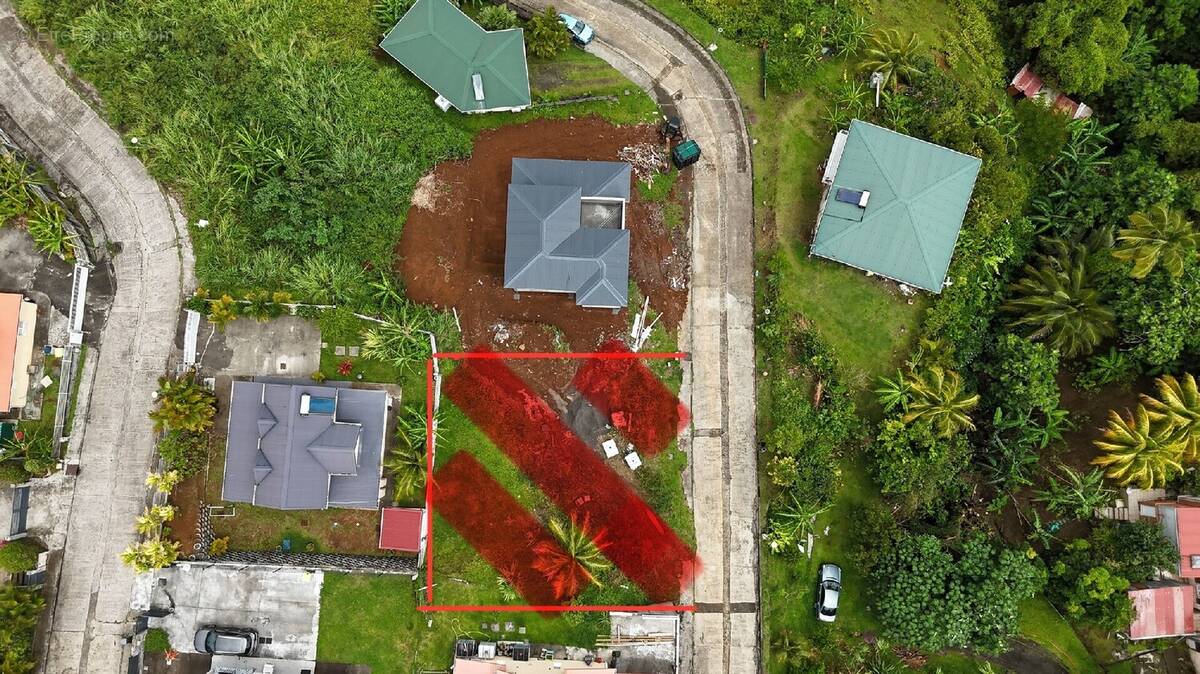 Terrain à LE LAMENTIN